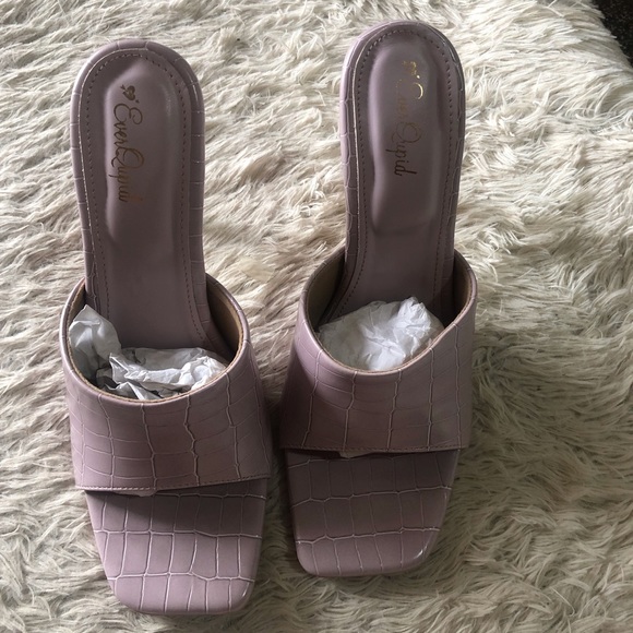 Reptilian Embossed Stilettos - Picture 2 of 11